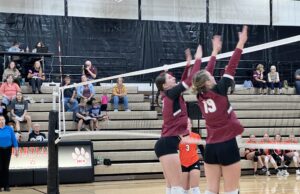 Huskies Host Volleyball Triangular With Doniphan-Trumbull and Giltner